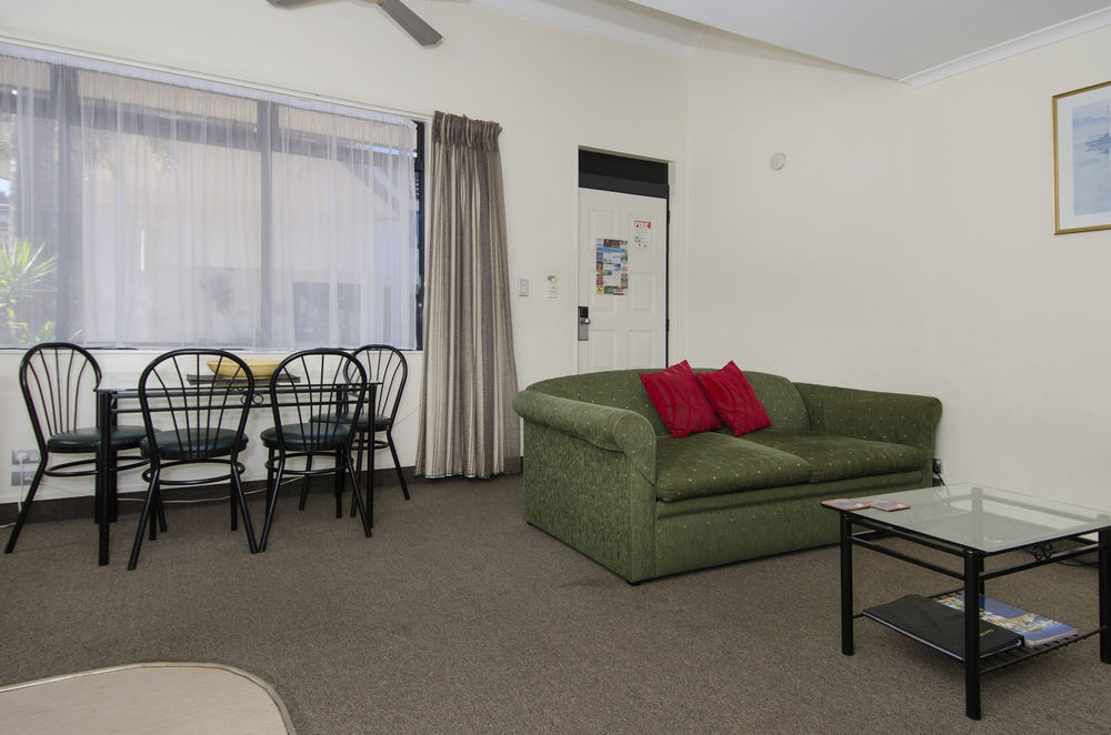 Bay Palm Motel Mount Maunganui Exterior photo